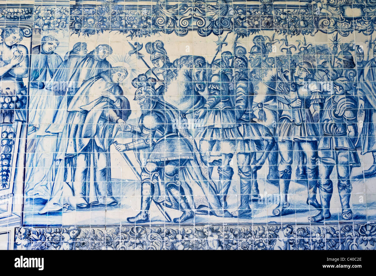 Traditionelle portugiesische Azulejos bemalte Fliesen Stockfoto