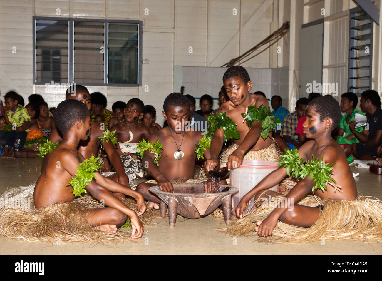 Eingeborenen durchführen Kava-Zeremonie, Makogai, Lomaviti, Fidschi Stockfoto