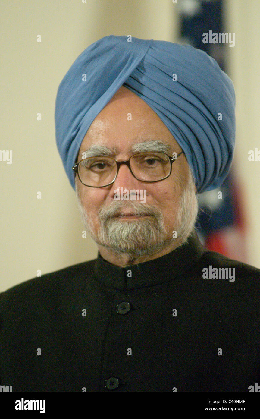 US-Präsident Barack Obama und der indische Premierminister Manmohan Singh teilnehmen an einer offiziellen Begrüßung im East Room des Stockfoto