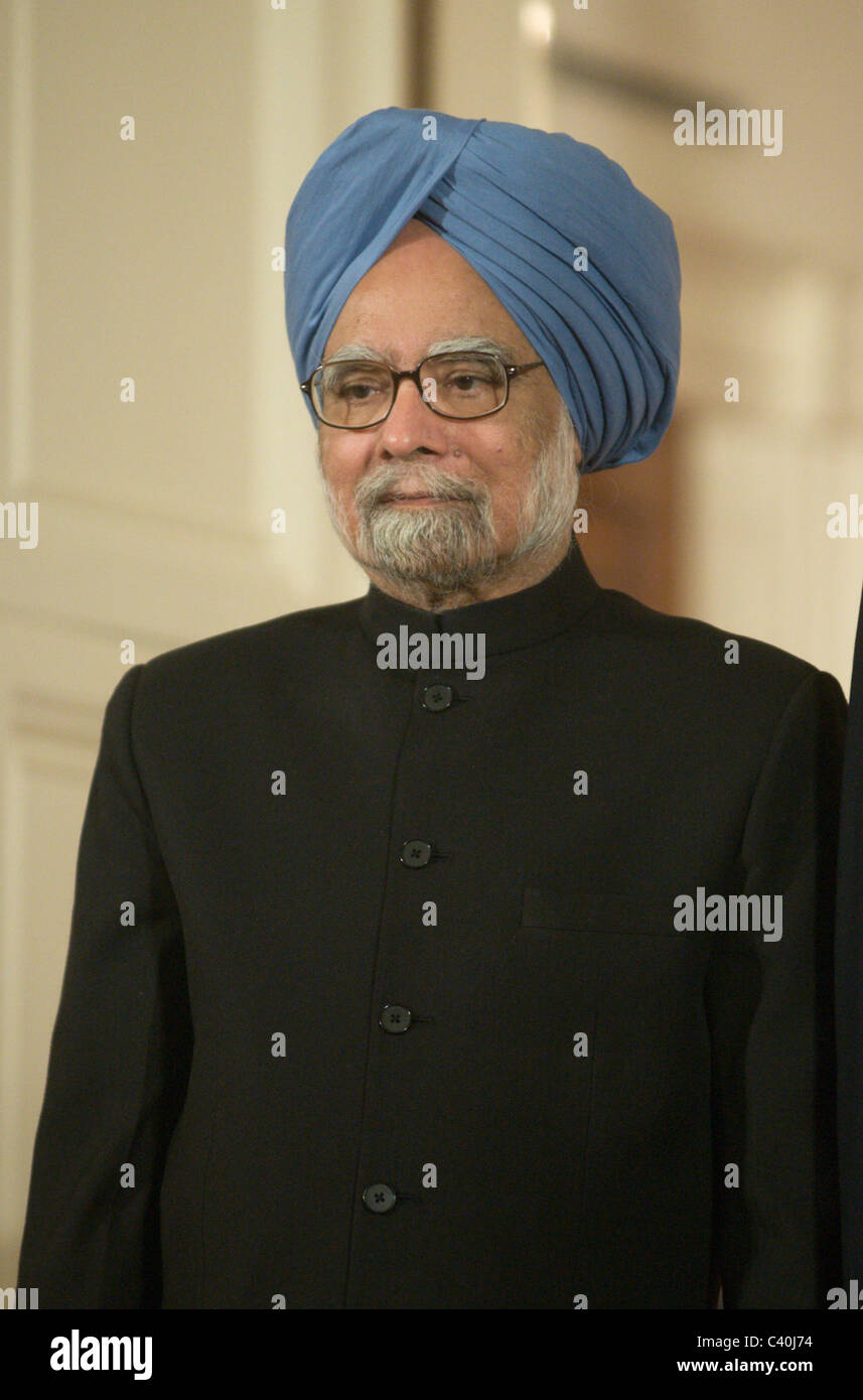 US-Präsident Barack Obama und der indische Premierminister Manmohan Singh teilnehmen an einer offiziellen Begrüßung im East Room des Stockfoto