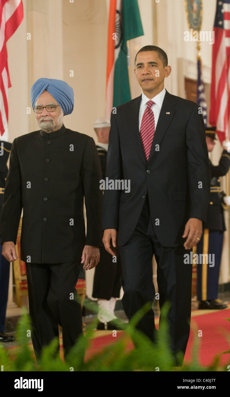 US-Präsident Barack Obama und der indische Premierminister Manmohan Singh teilnehmen an einer offiziellen Begrüßung im East Room des Stockfoto
