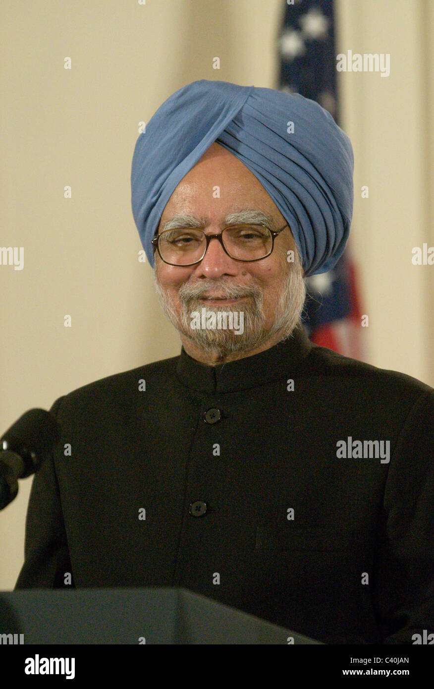 Der indische Premierminister Manmohan Singh beteiligt sich an einer gemeinsamen Pressekonferenz mit US-Präsident Barack Obama im East Room Stockfoto