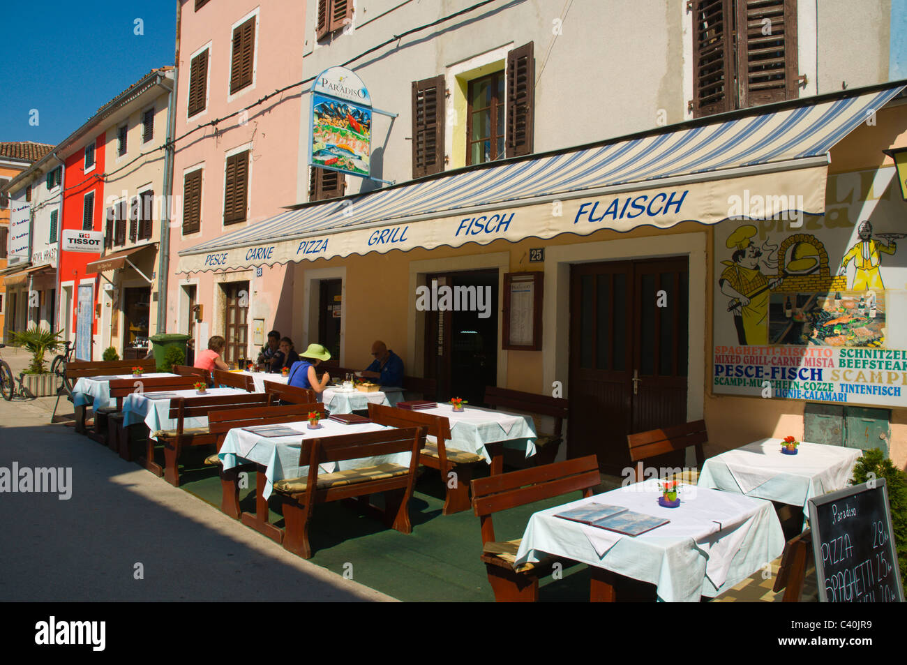 Restaurant außen Trg Slobode quadratische Porec Istrien Kroatien Europa Stockfoto