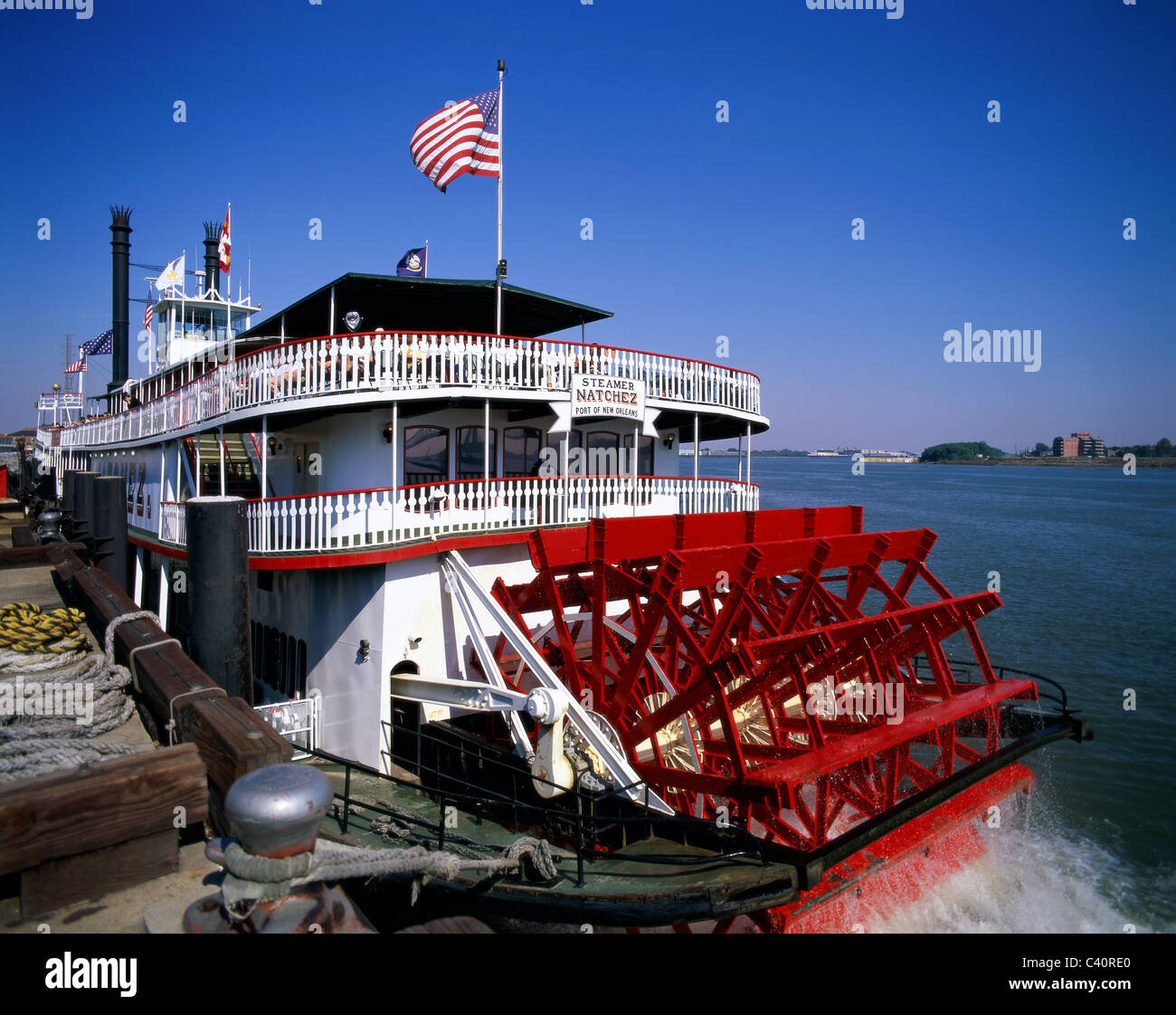 Amerika, Boot, Dock, Flagge, Holiday, Wahrzeichen, Louisiana, Natchez, New Orleans, Steamboat, Tour, Touren, Tourismus, Touristen, Trav Stockfoto