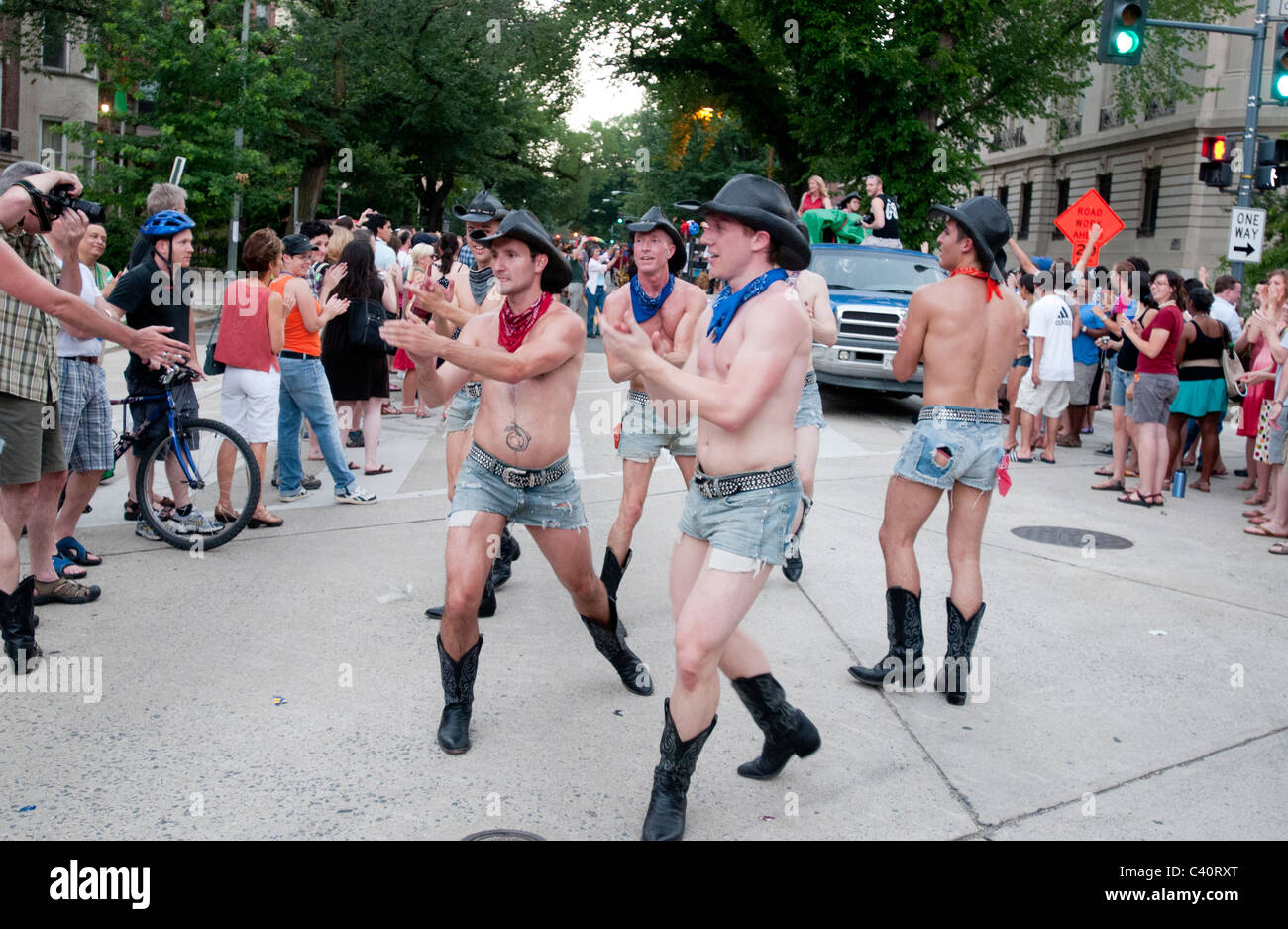 Die 2010 Hauptstadt Gay Pride Parade in New Hampshire Avenue im Abschnitt Dupont Circle in Washington DC. Stockfoto