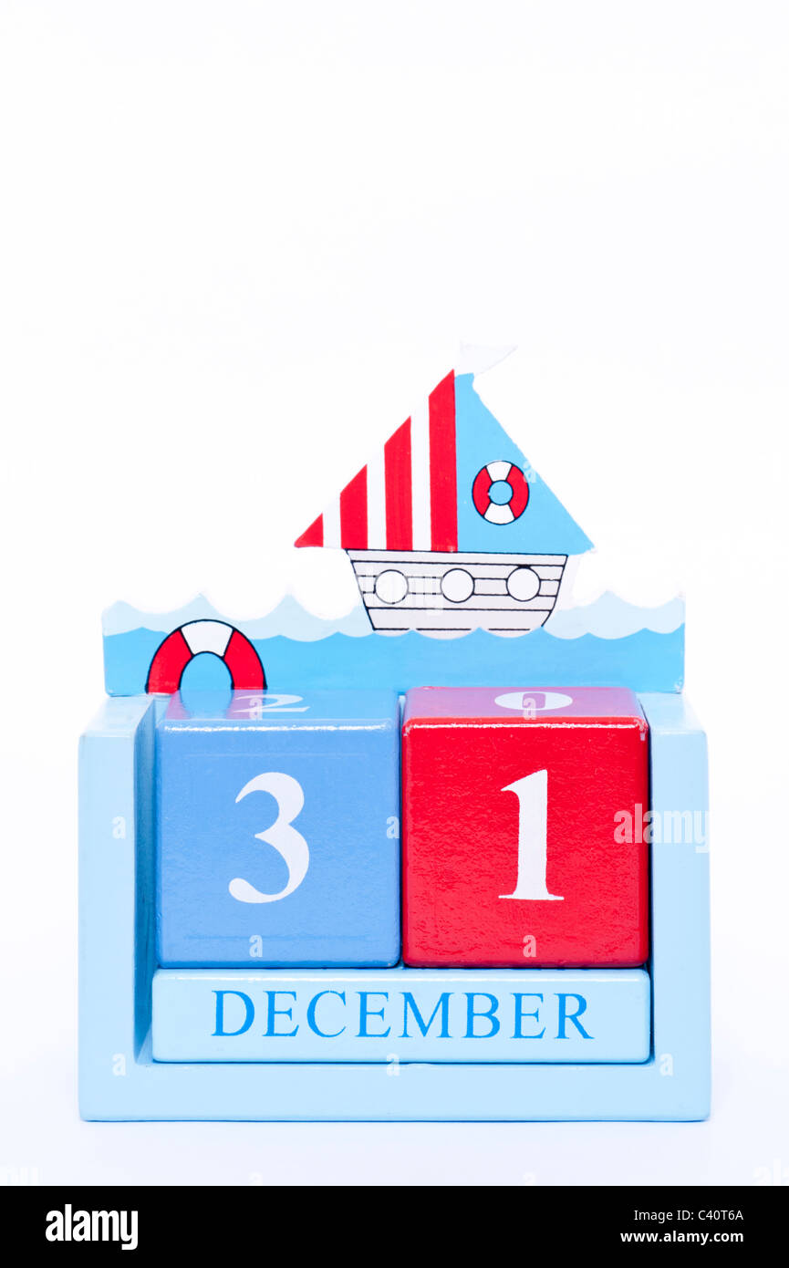 Eine hölzerne Kalender das Datum von der 31. Dezember (Silvester) auf weißem Hintergrund Stockfoto