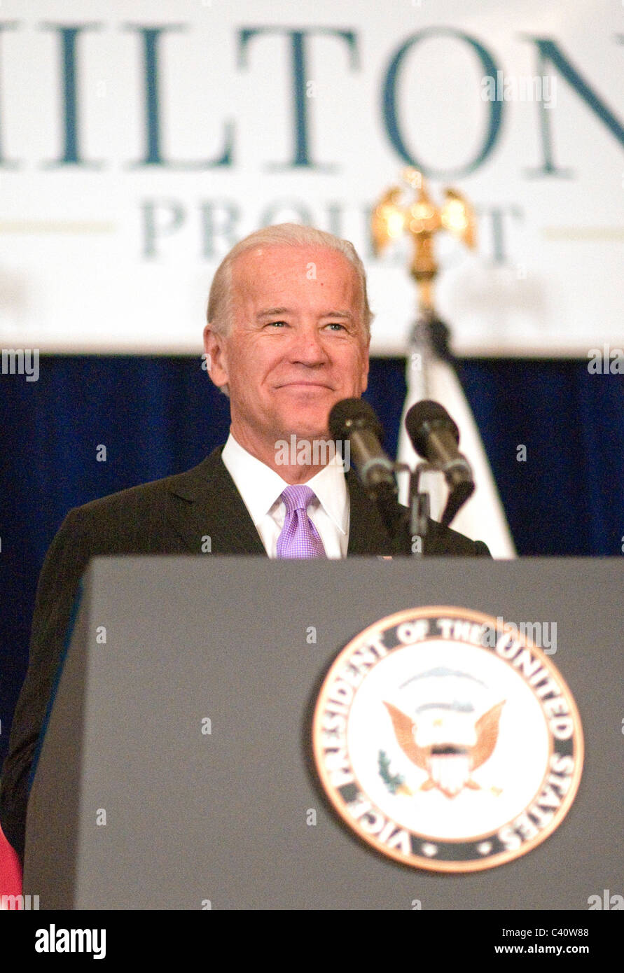 Vize-Präsident Joe Biden spricht bei der Hamilton Projekt 2010 Kick-Off Veranstaltung. Stockfoto