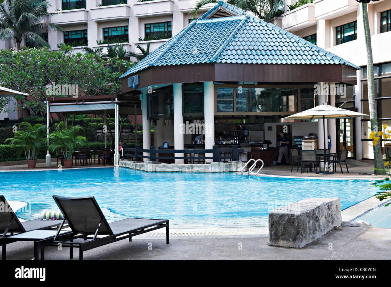 Die moderne Swissotel in Merchant Court mit Swimmingpool und blaue Kartoffel Bar und Restaurant-Republik von Singapur Stockfoto