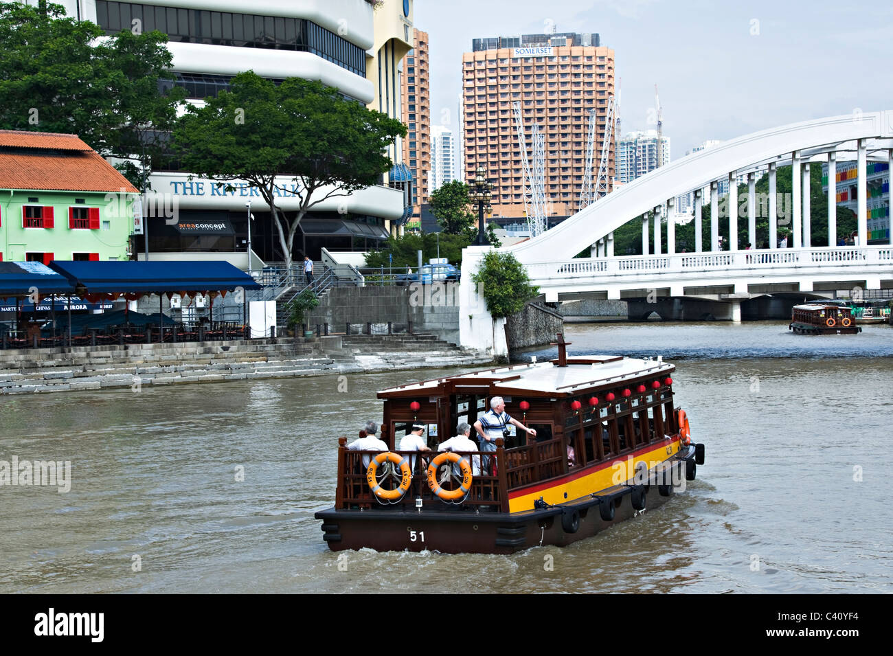 Elgin Bridge überquert den Singapore River in der Nähe von Riverwalk Eigentumswohnung Gebäude von Robertson Quay in Singapur Zentralasien Stockfoto