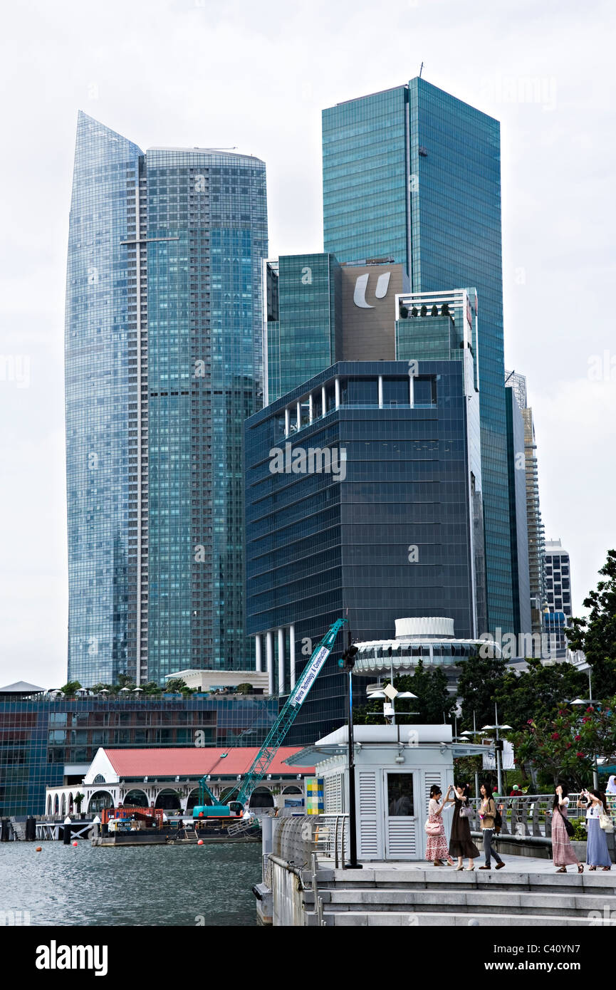 Teil von Marina Bay in Richtung Clifford Pier mit Office Wolkenkratzer in Singapur Asien Stockfoto