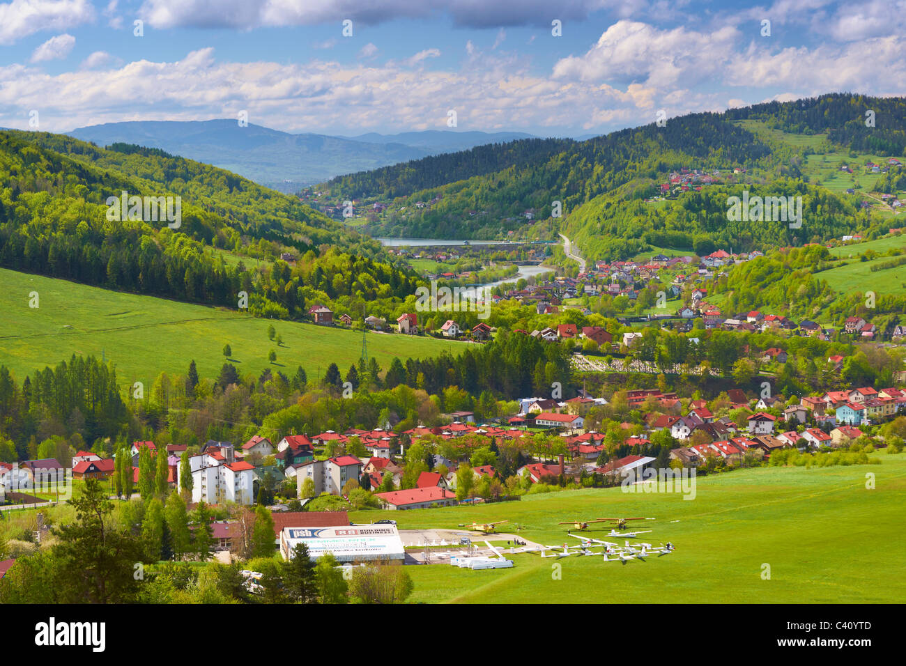 Blick vom Zar Mountain Miedzybrodzie Zywieckie Dorf, Schlesien, Polen Stockfoto