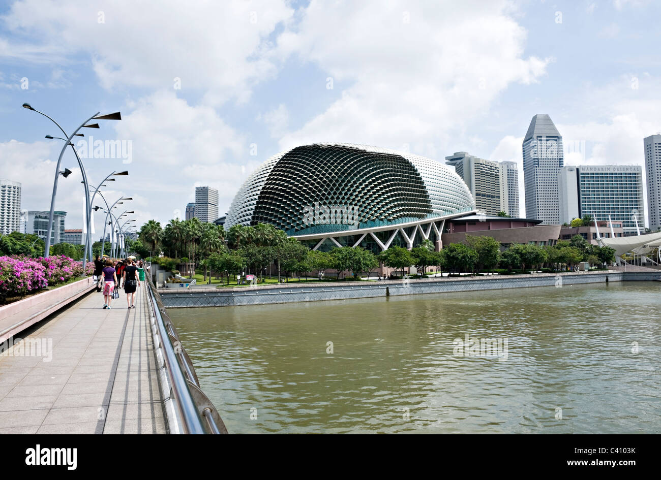 Das moderne Esplanade Theater an der Bucht mit Durian Frucht geformten Dach auf der Singapore River Republik Singapur Asien Stockfoto