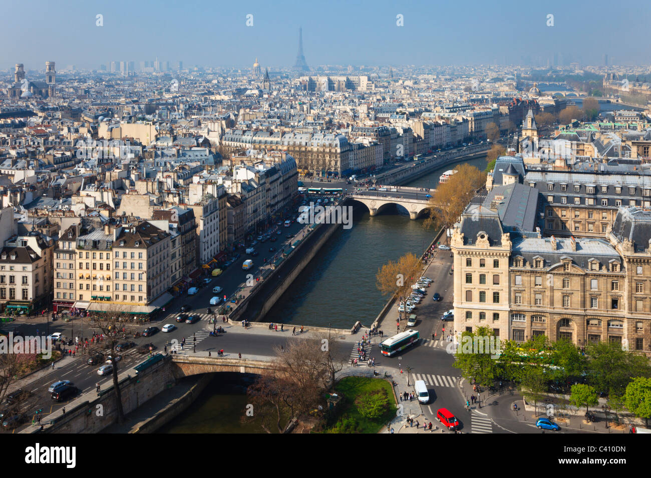 Ansicht von Paris von der Höhe der Notre Dame de Paris. Paris, Frankreich. Stockfoto