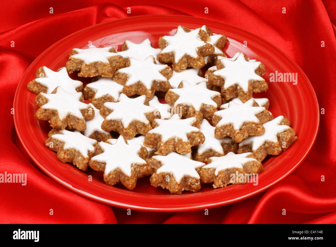 Nahaufnahme von einigen Zimt Sterne Cookies (in deutschen Zimtsterne) Stockfoto