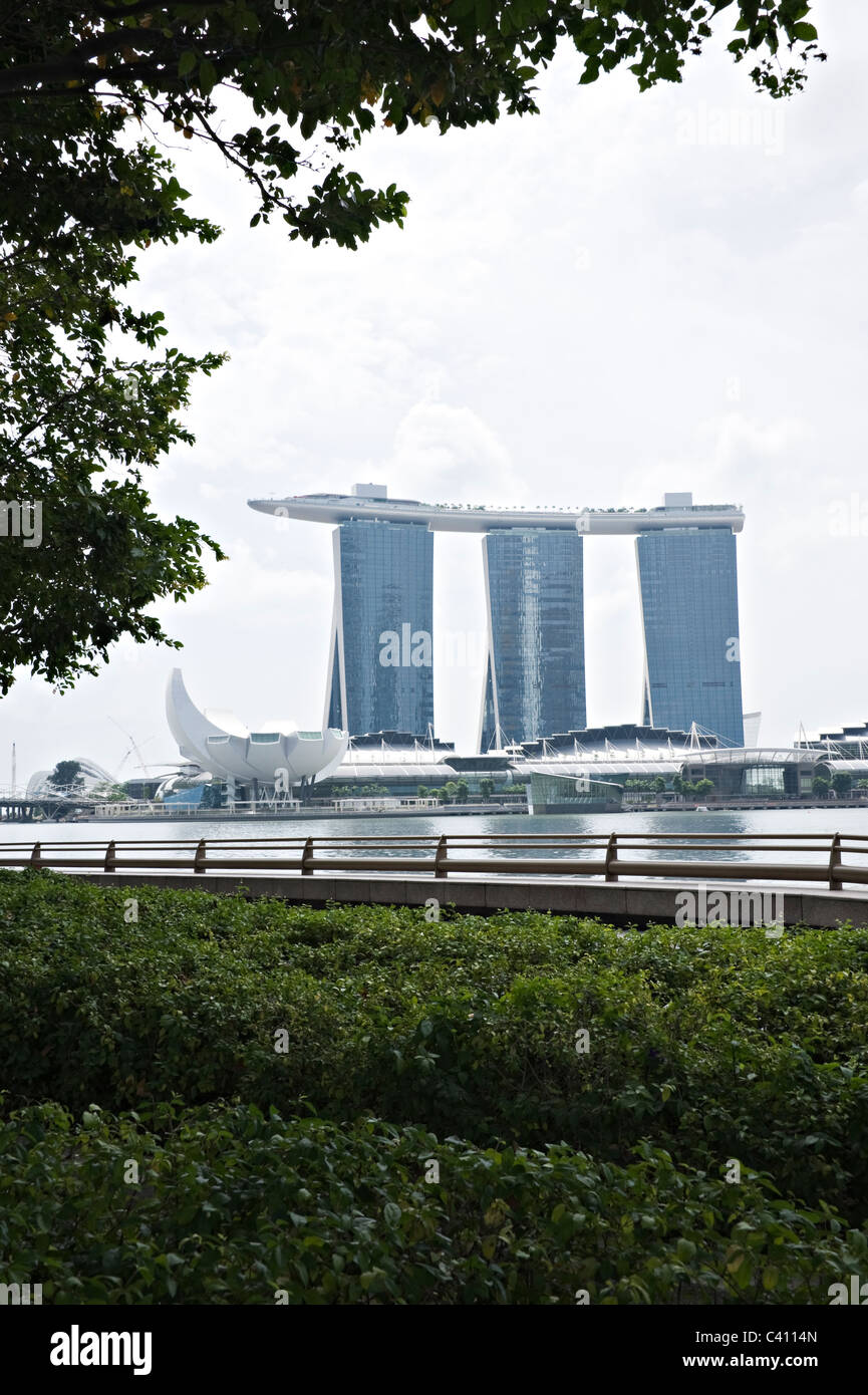 Artscience Museum und Marina Sands Bay Hotel und Casino-Komplex mit Sky Park Republik Singapur Asien Stockfoto