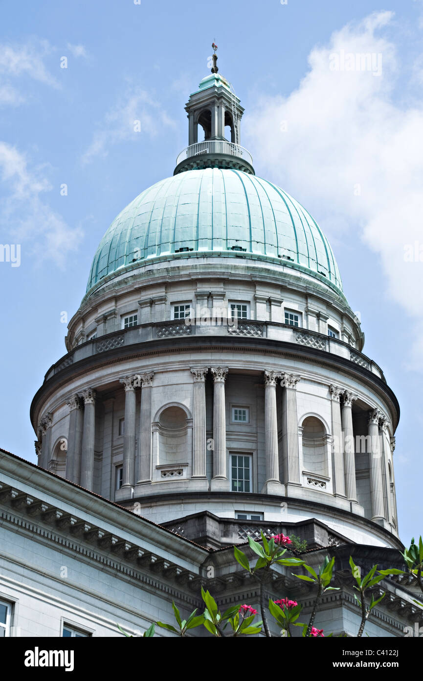 Die beeindruckende Kuppel aus Kupfer von der Old Supreme Court Building in Singapur Asien Stockfoto