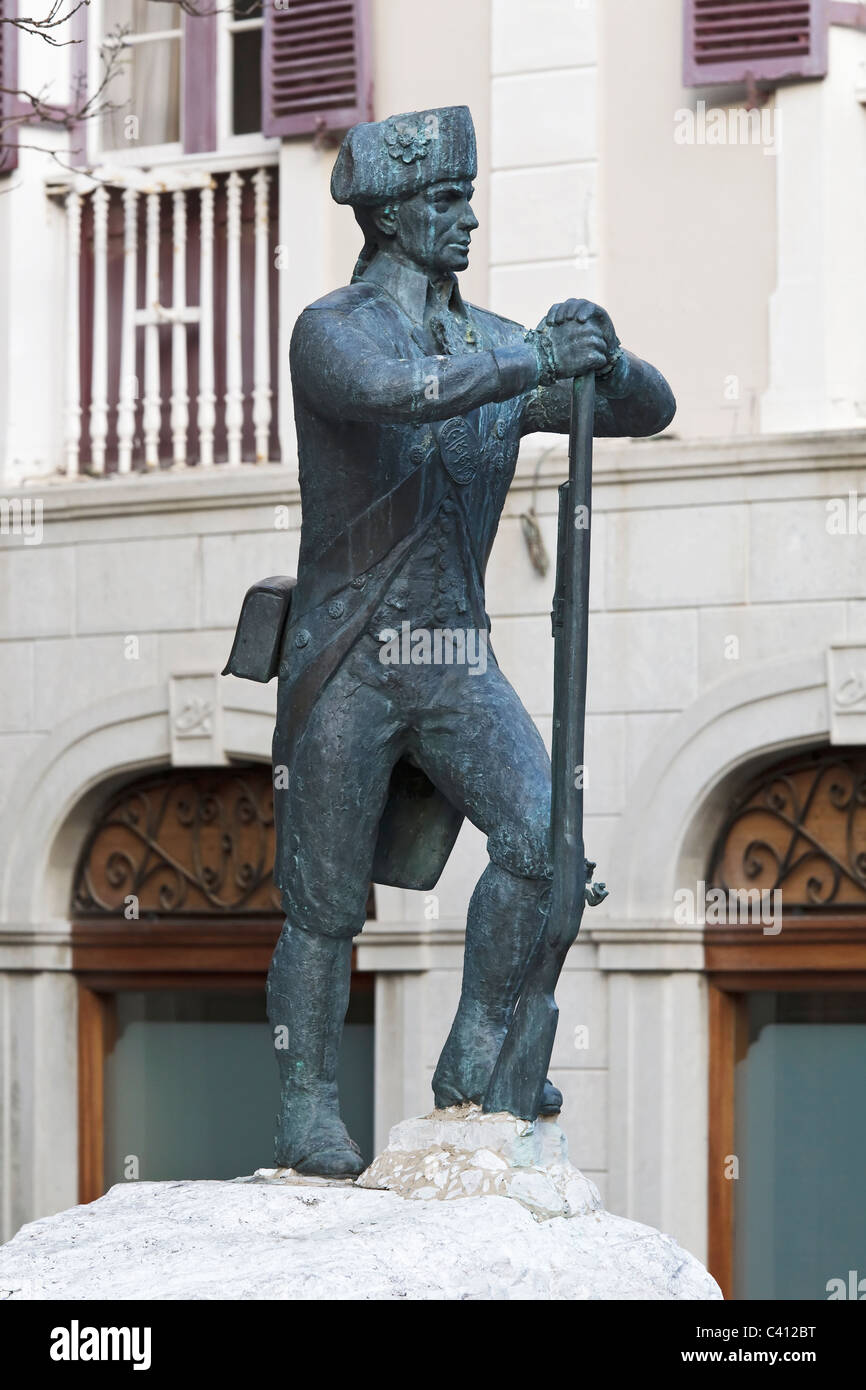 Statue und Plakette des Corps of Royal Engineers zum Gedenken an ihren Dauerbetrieb auf den Felsen von Gibraltar seit 1704 Stockfoto