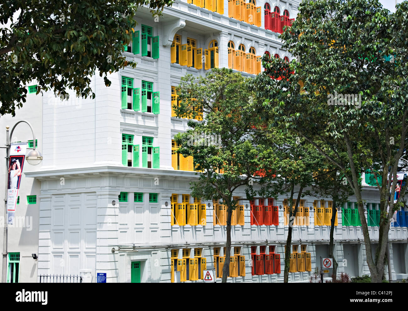 Die bunten Fensterläden der alten Polizeistation in Hill Street Republik Singapur Asien Stockfoto