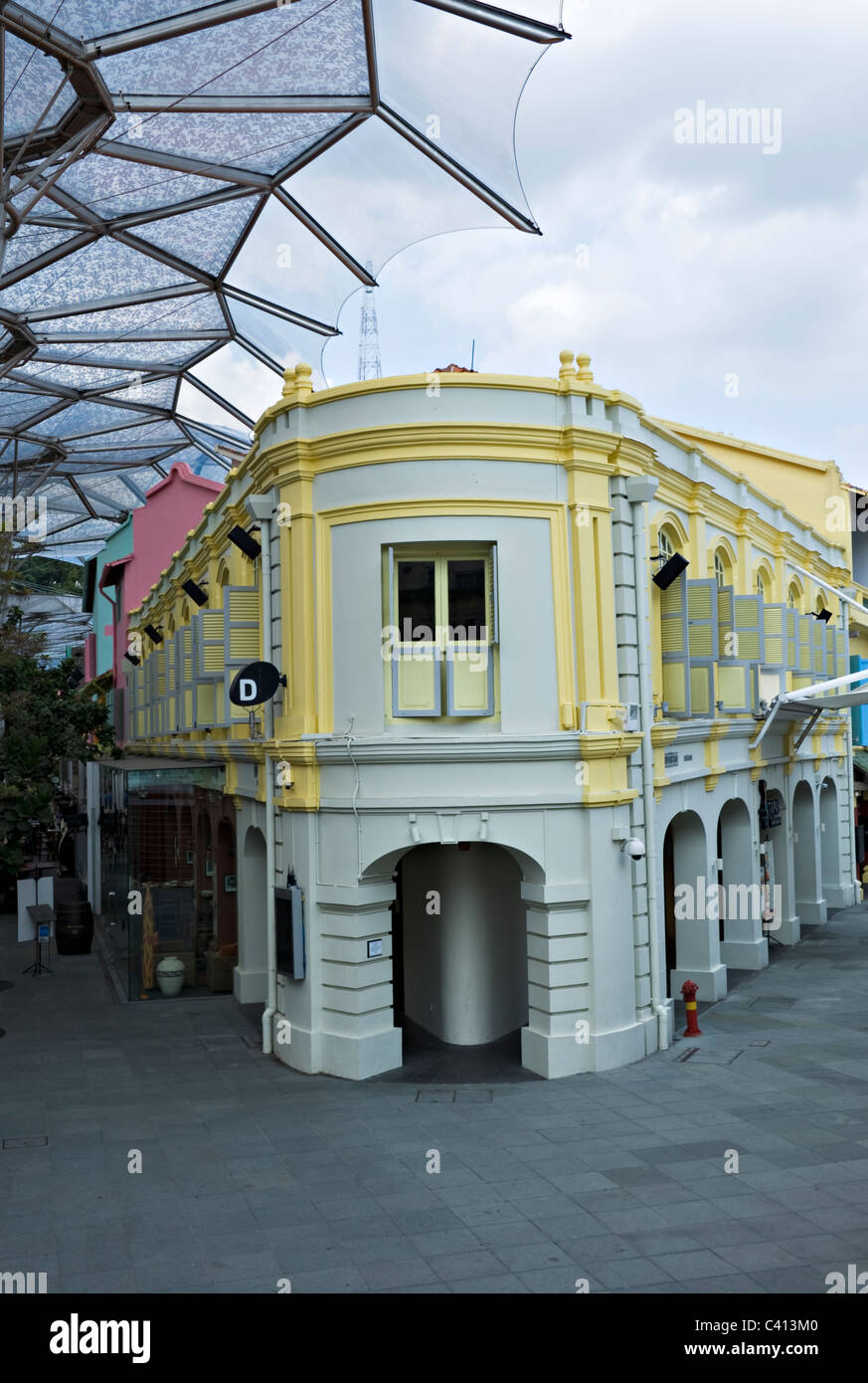Beliebte Waterside bedeckt Einkaufspassage am Clarke Quay in Singapur Asien Stockfoto