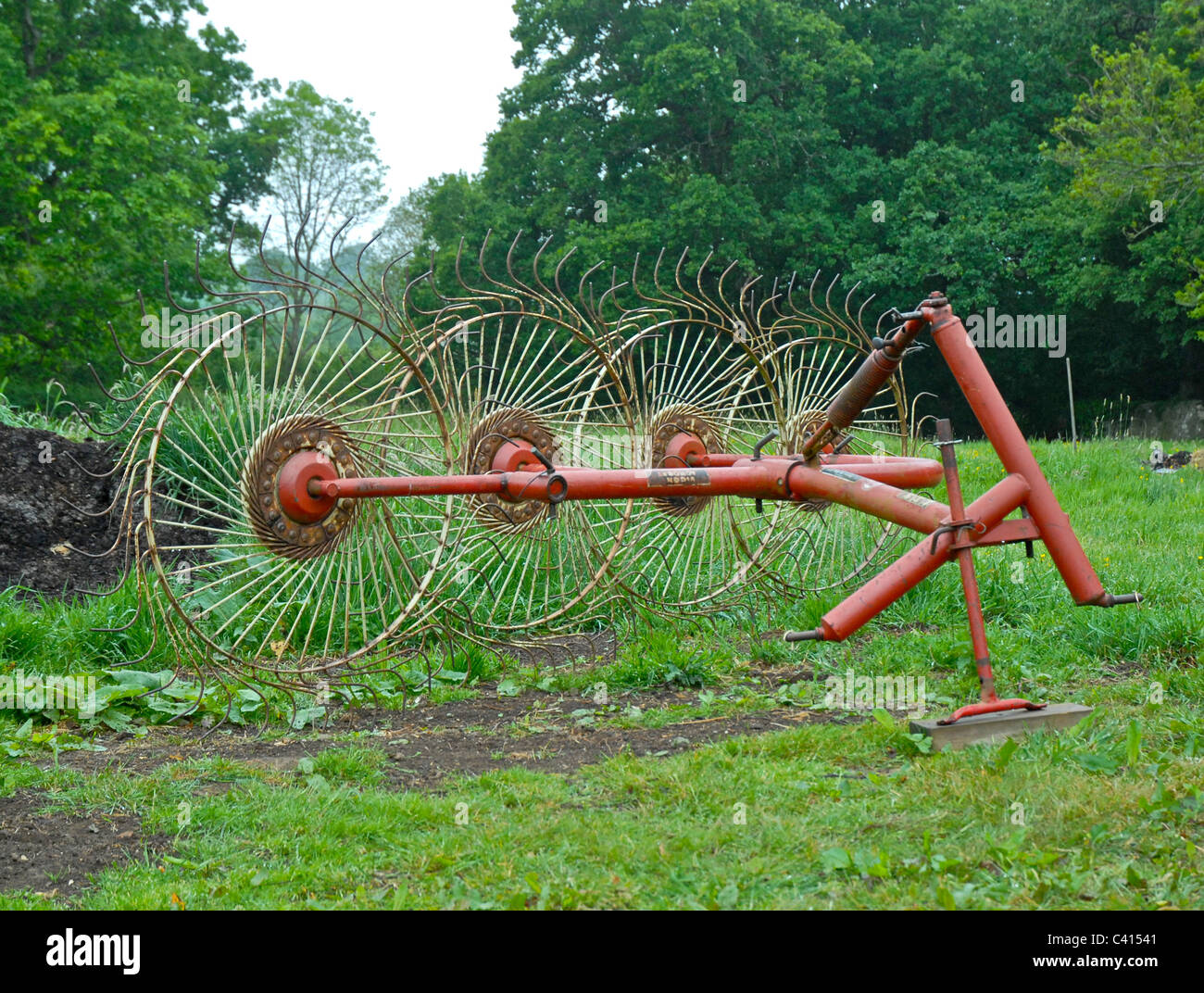 Ein Vicon Acrobat - Vintage Stück von landwirtschaftlichen Maschinen, die einst für Heu machen. Stockfoto