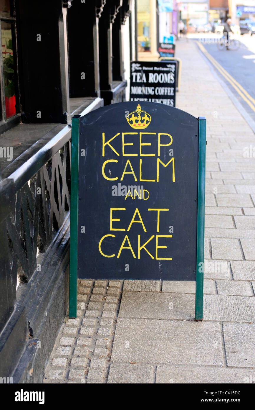 Bewahren Sie Ruhe und Eat Cake Zeichen Stockfoto