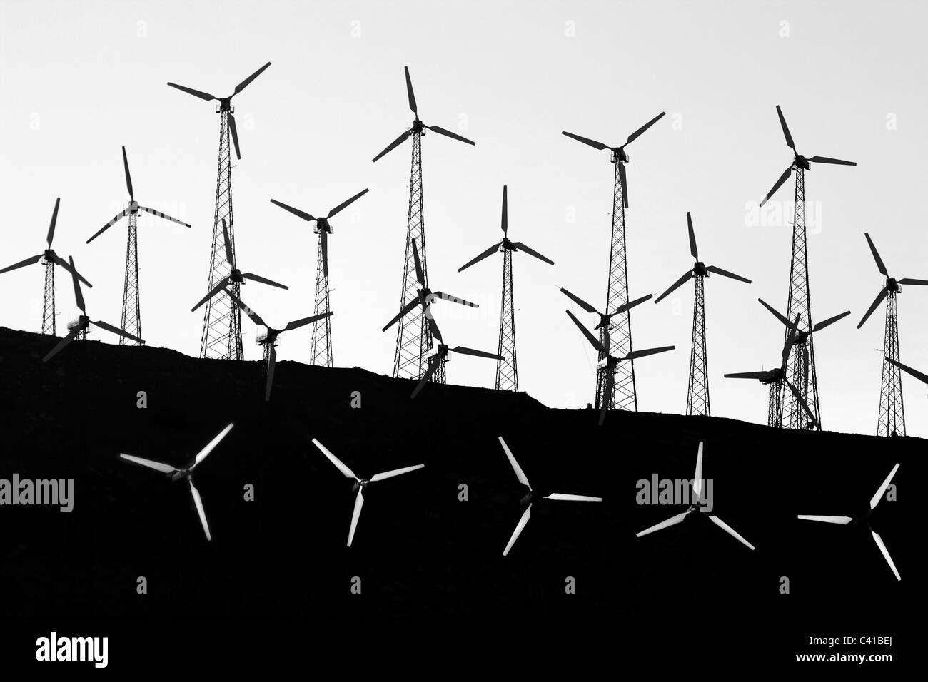 Stromerzeugende Windmühlen Tehachapi, CA Stockfoto