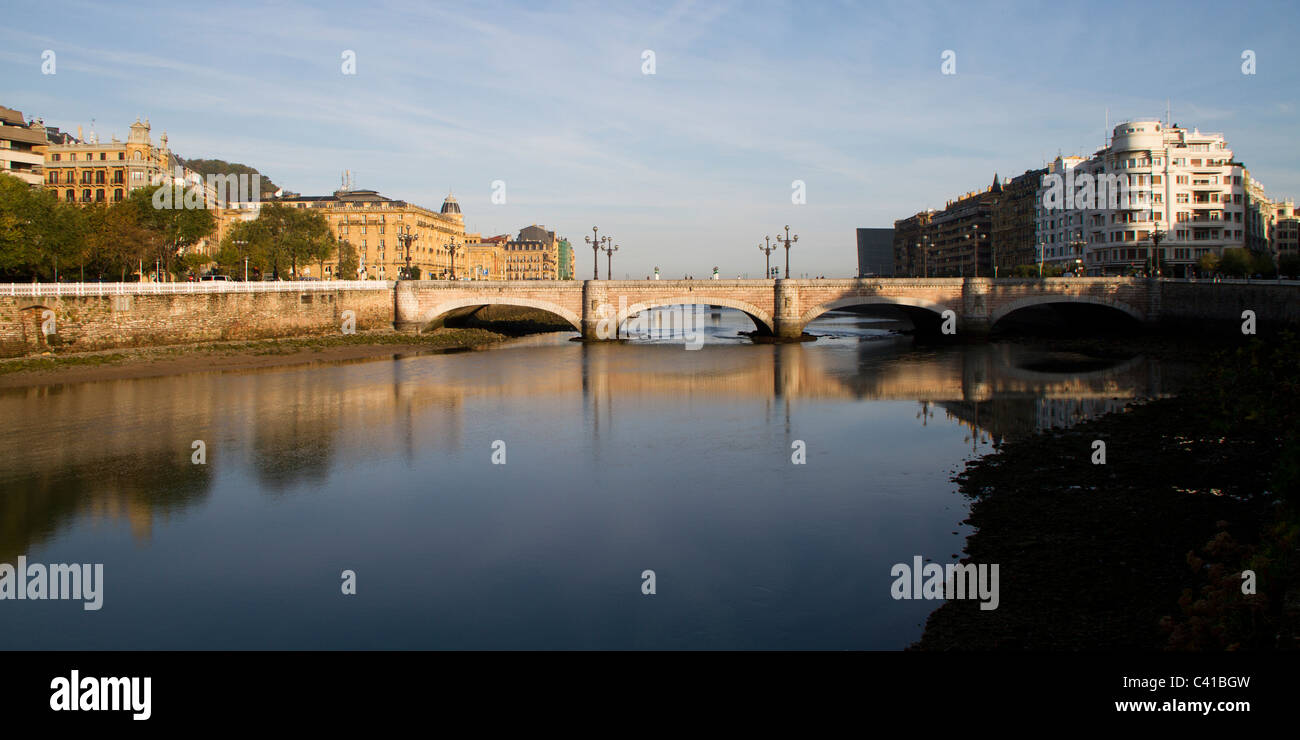 Fluss Urumea in San Sebastian Stockfoto
