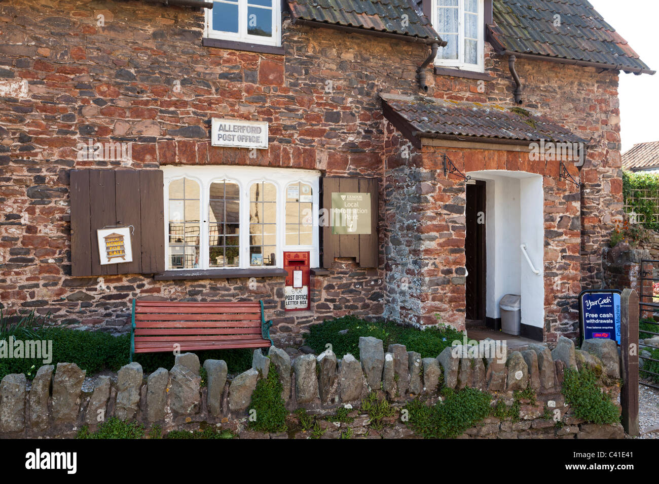 Das Postamt in Exmoor Dorf Allerford, Somerset, England UK Stockfoto