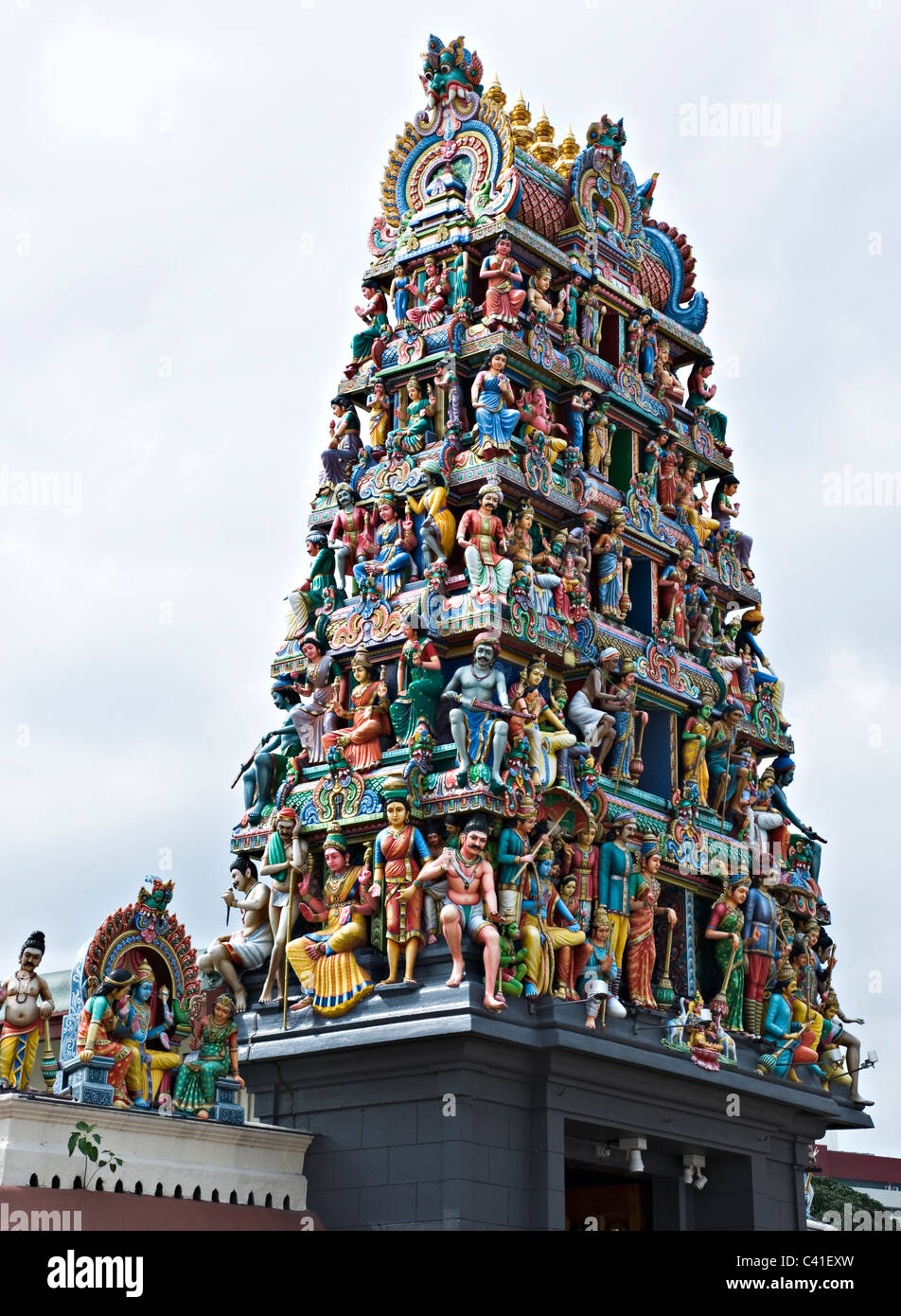 Der farbenfrohe Sri Mariamman Hindu-Tempel in Chinatown Singapur Republik Singapur Asien Stockfoto