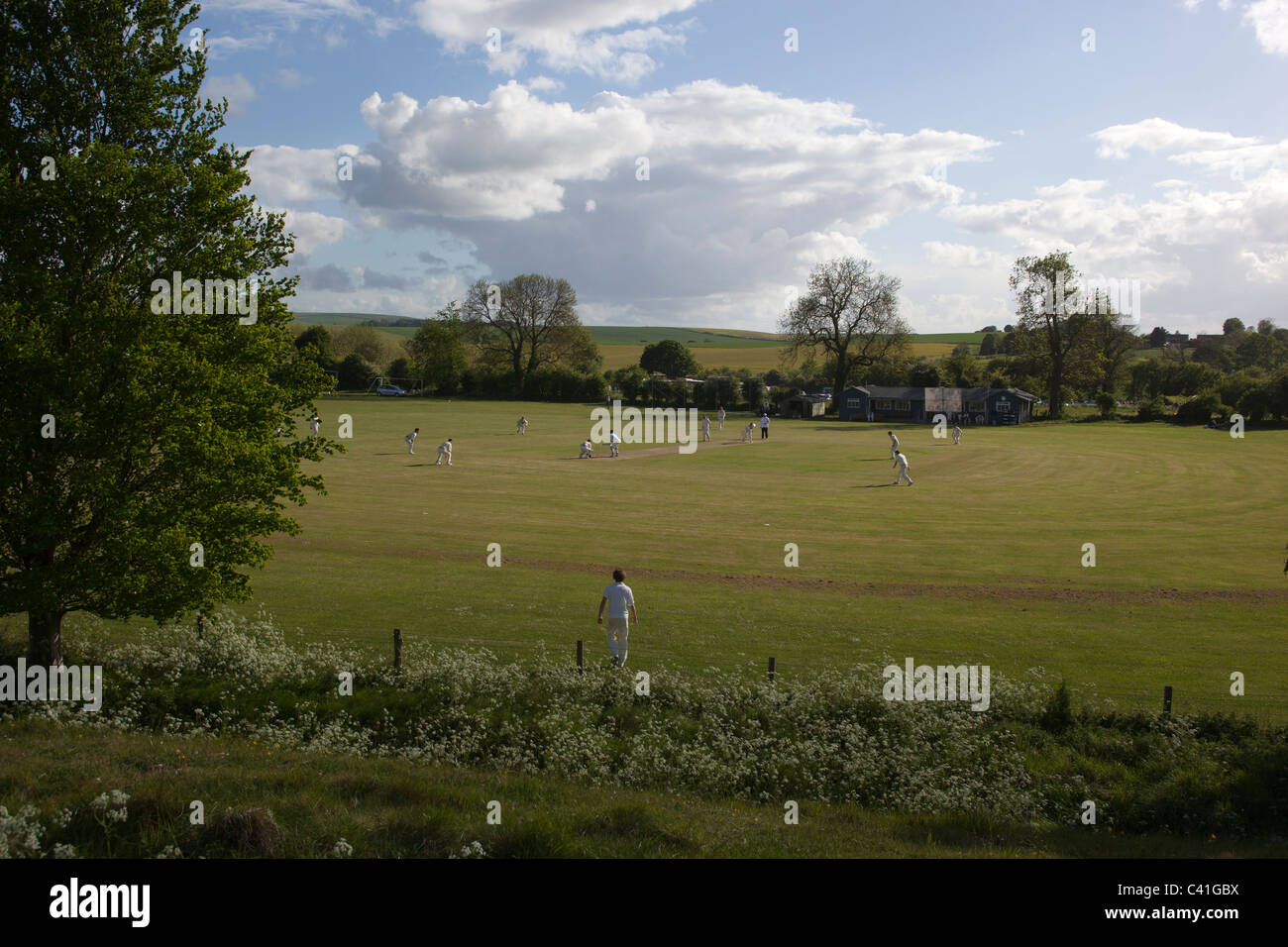 Cricket-Spiel bei Avebury Wiltshire UK Stockfoto