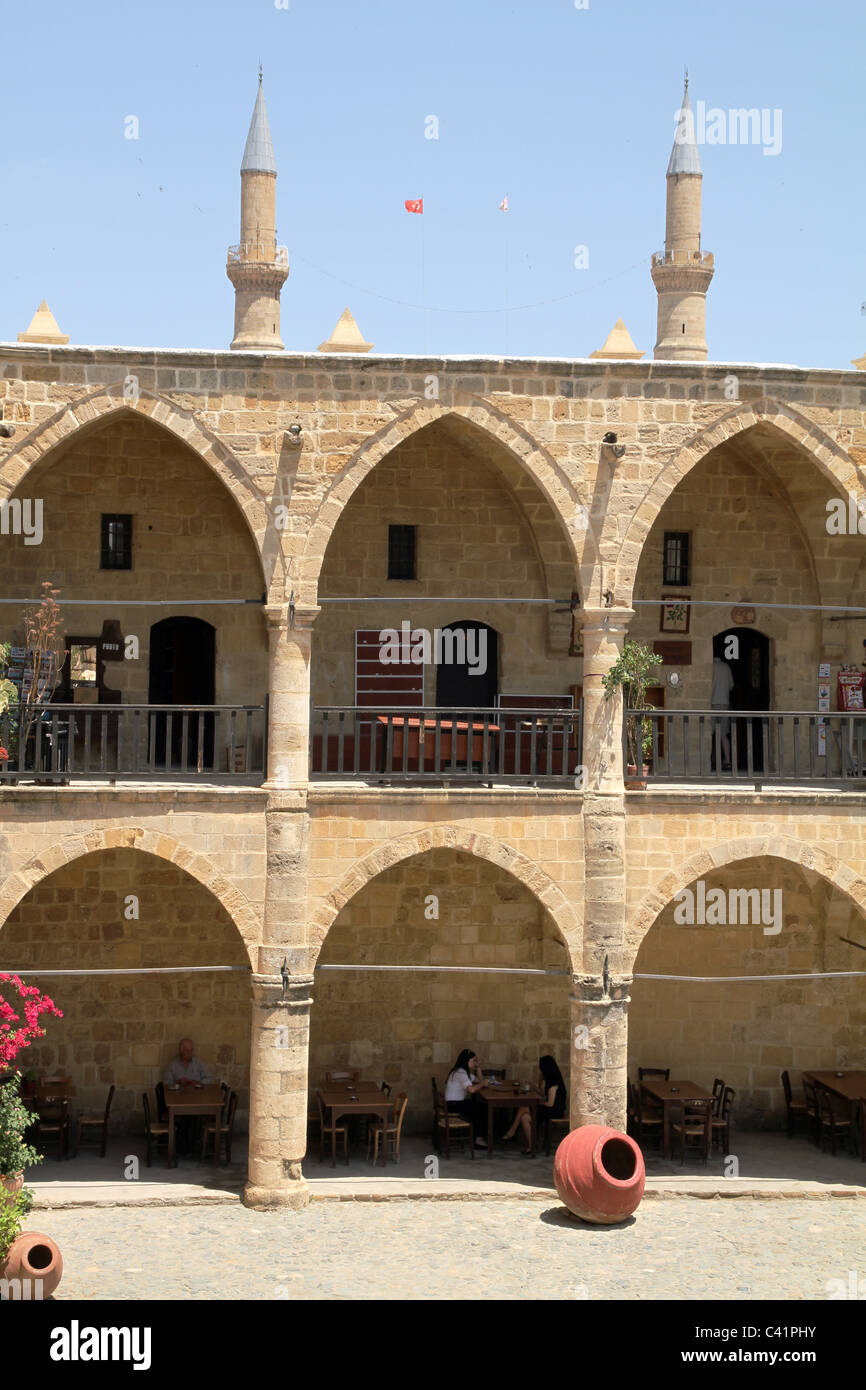 16. Jahrhundert Büyük Han oder großen Gasthof, mit traditionellen Läden und Handwerksbetriebe. Nicosia, türkisch besetzten Nordzypern. Stockfoto