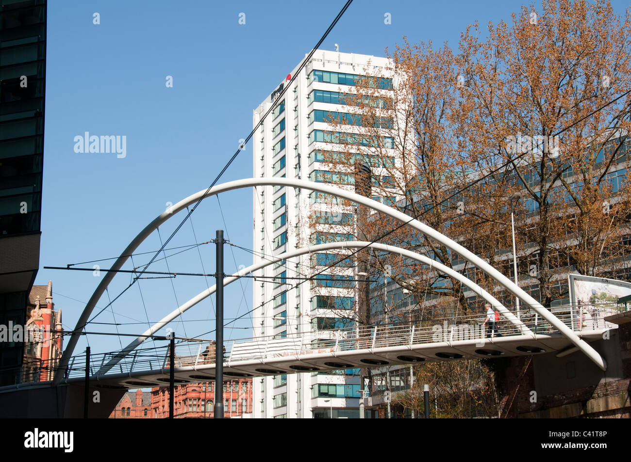Die 111 Piccadilly Gebäude aus Manchester Kurve Fußgängerbrücke, Manchester, England, Großbritannien. Stockfoto