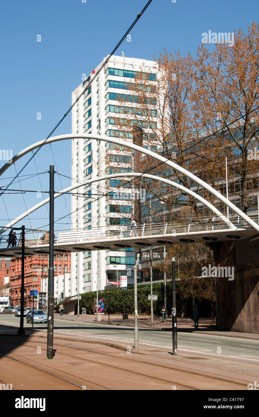 Die 111 Piccadilly Gebäude aus Manchester Kurve Fußgängerbrücke, London Road, Manchester, England, Großbritannien. Stockfoto