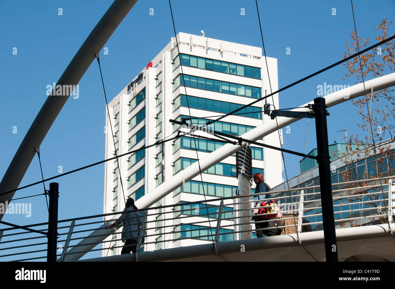 Die 111 Piccadilly Gebäude aus Manchester Kurve Fußgängerbrücke, Manchester, England, Großbritannien. Stockfoto