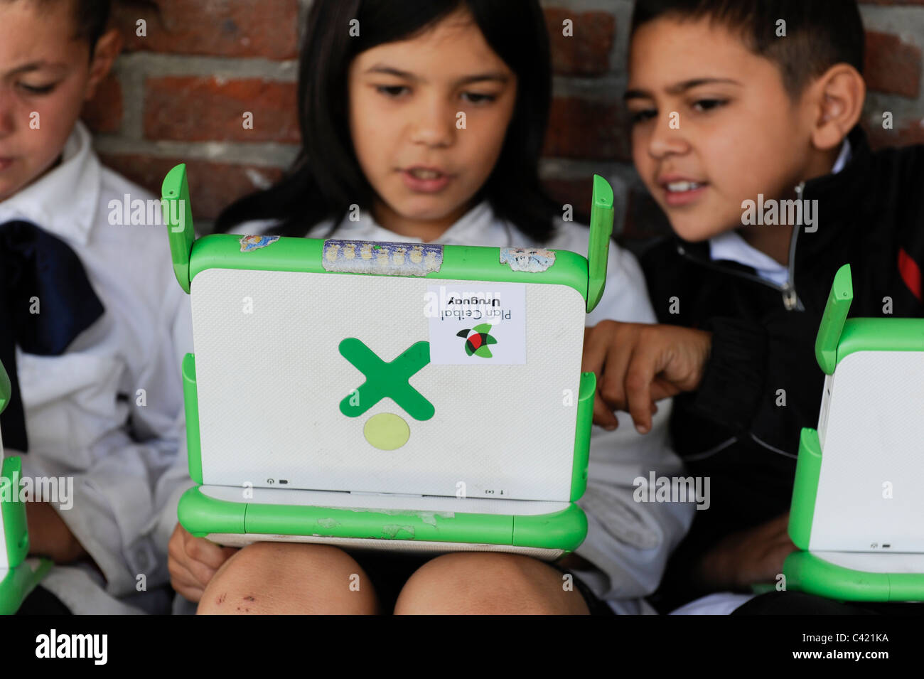 URUGUAY-Montevideo, OLPC One Laptop per Child-Projekt ist auf allen öffentlichen Schulen für alle Kinder unter Plan Ceibal, Kinder im Klassenzimmer implementiert Stockfoto
