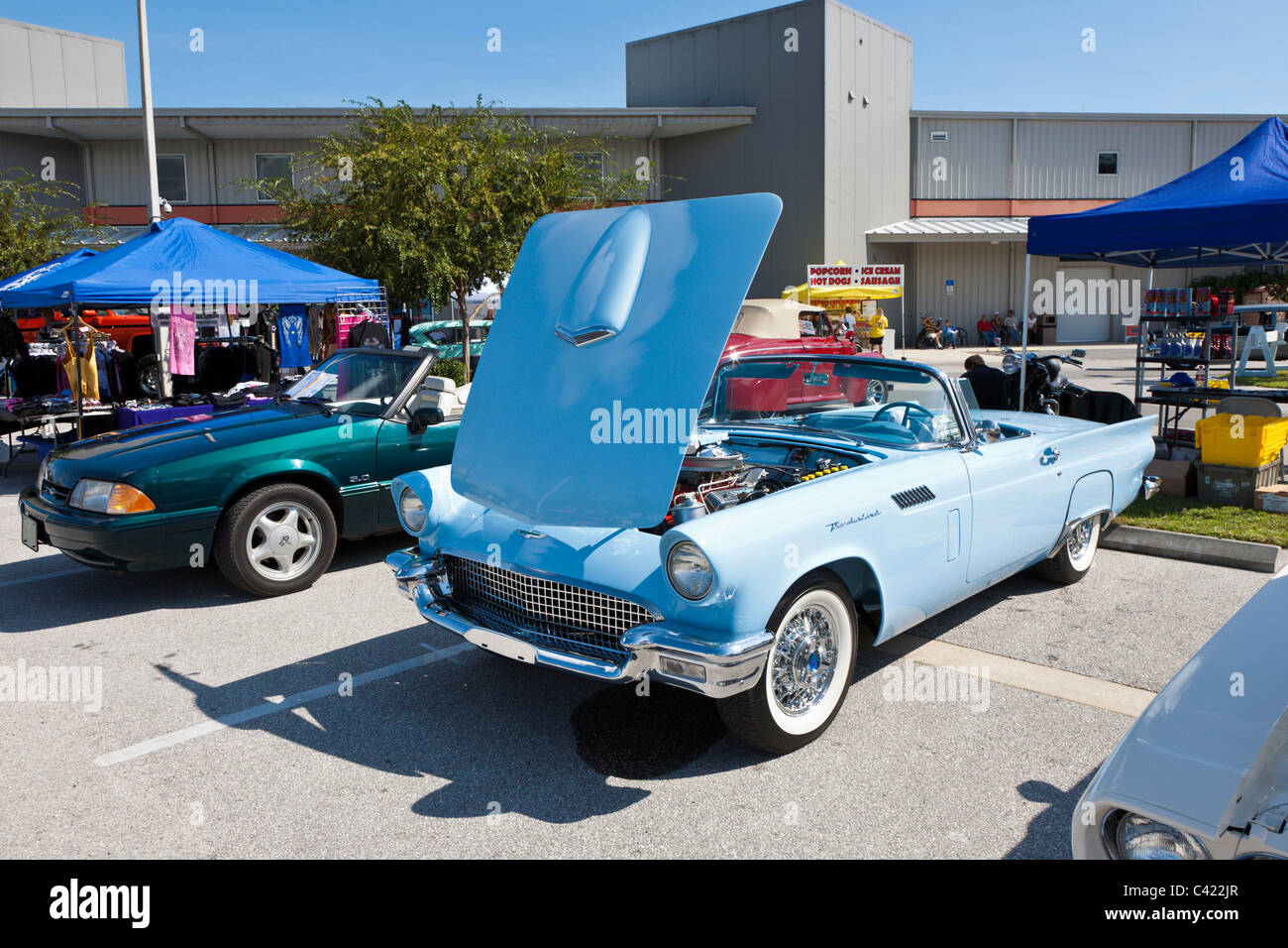 Antik 1957 Ford Thunderbird Oldtimer Show in Leesburg, Florida, USA Stockfoto