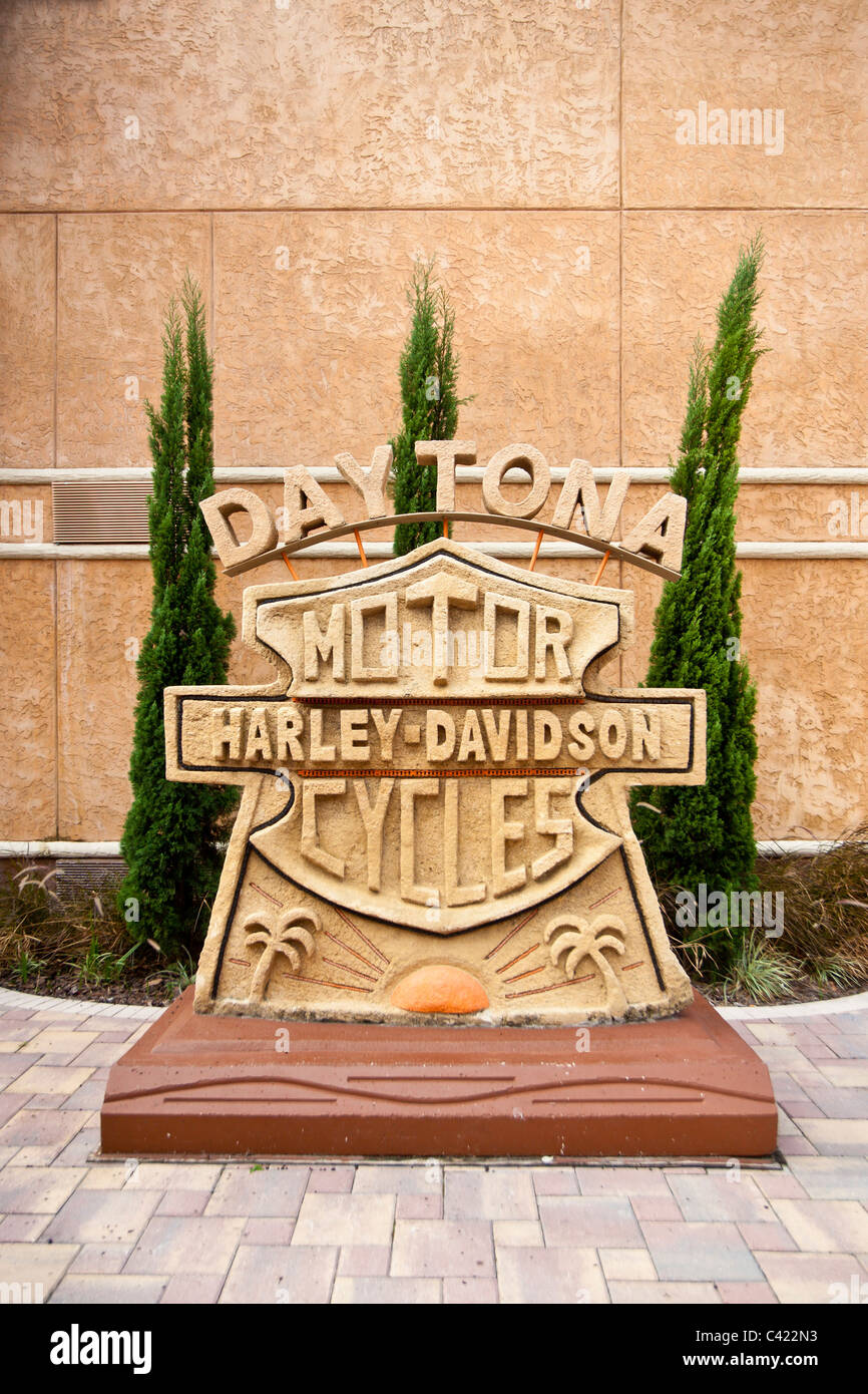 Harley Davidson Logo Bildhauerei an der Bruce Rossmeyer Harley Davidson Center in Daytona, Florida, USA Stockfoto