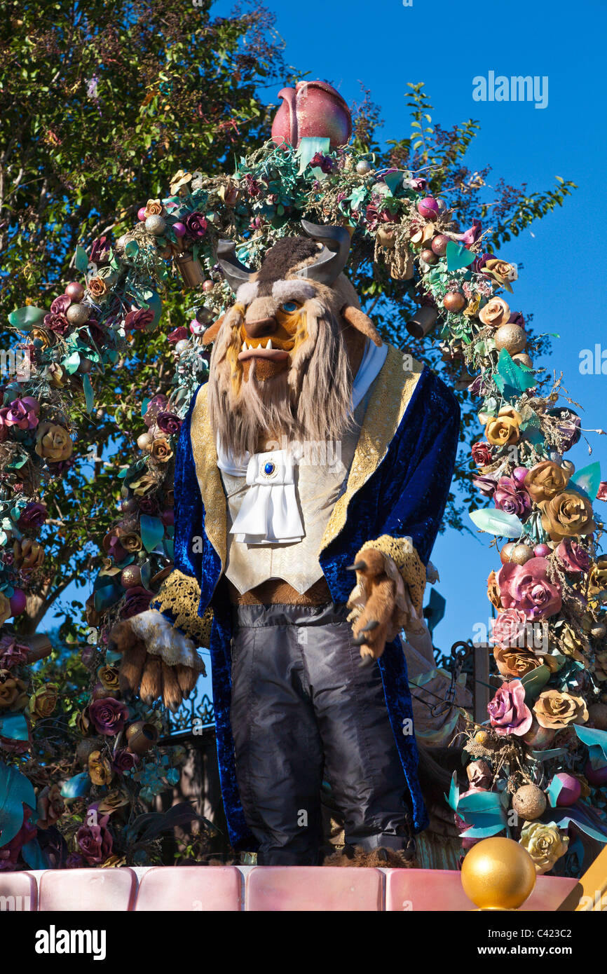 The Beauty and the Beast Riding A Float in A Dream Come True Parade im Magic Kingdom in Disney World, Kissimmee, Florida Stockfoto