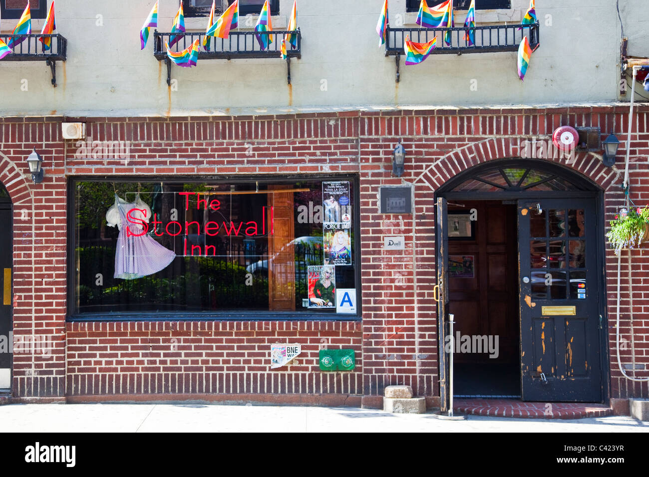 Die historischen Schwulenbar Stonewall Inn im Greenwich Village, Manhattan, New York Stockfoto