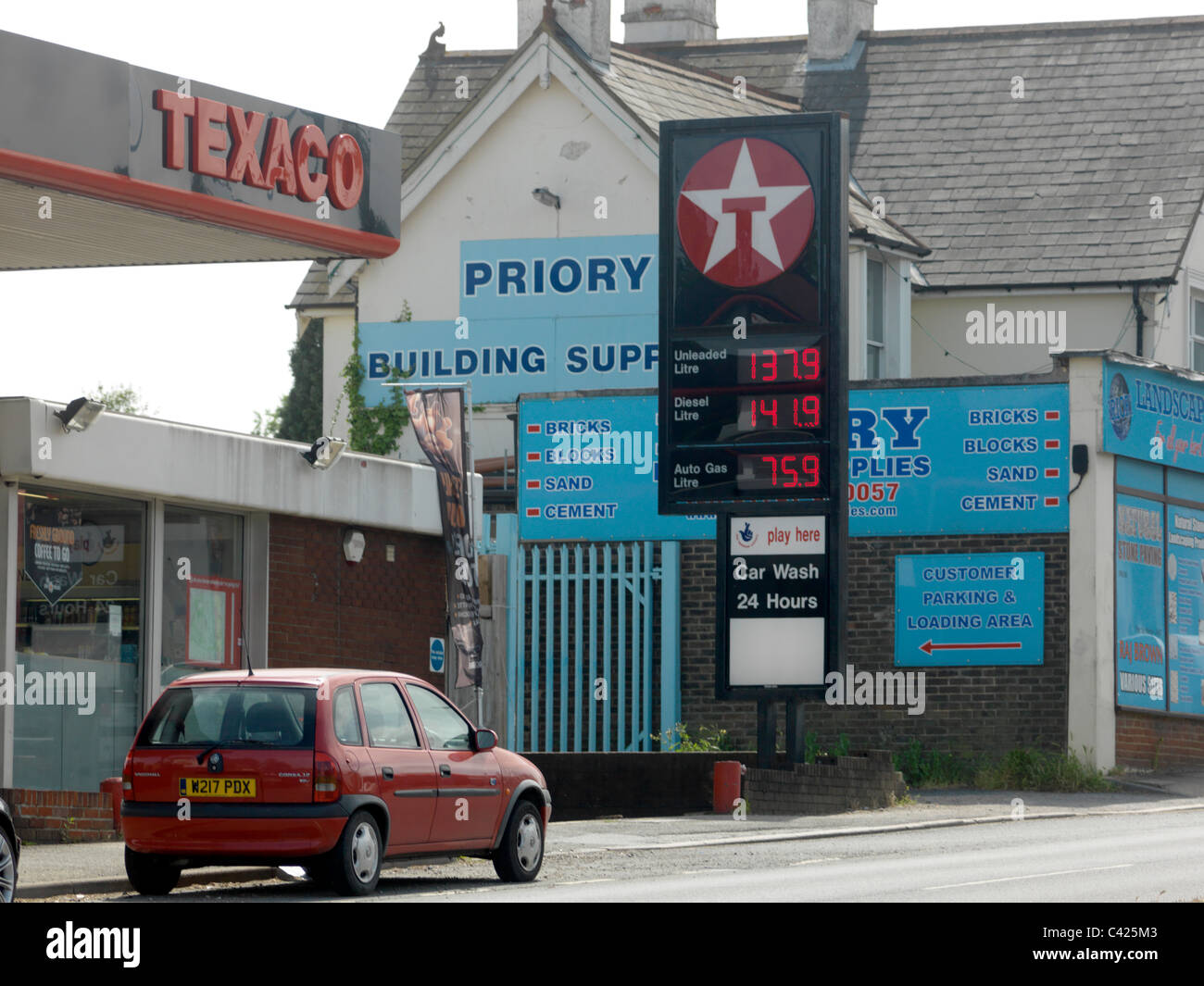 24 Stunden Tankstelle In Der Nähe Offene tankstelle -Fotos und -Bildmaterial in hoher Auflösung - Seite 2