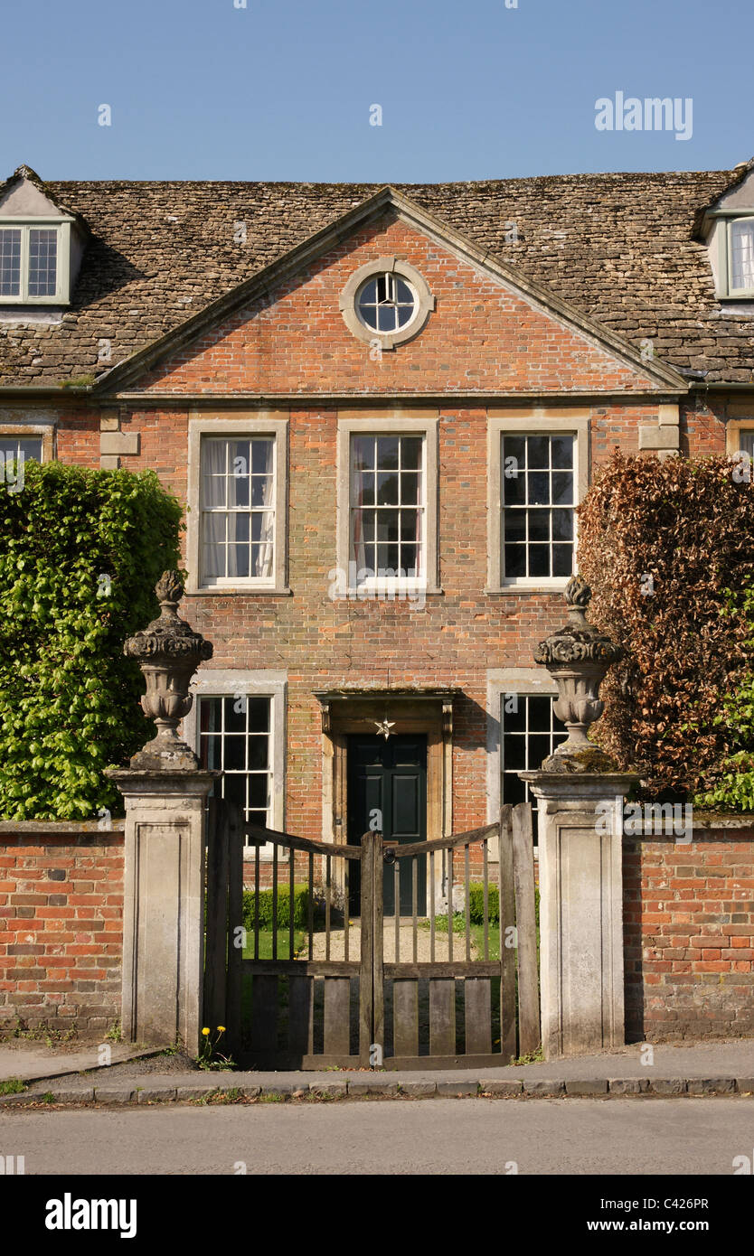 Vorderansicht des Cantax House wie in Harry Potter gesehen. Lacock Village, Wiltshire, Großbritannien Stockfoto