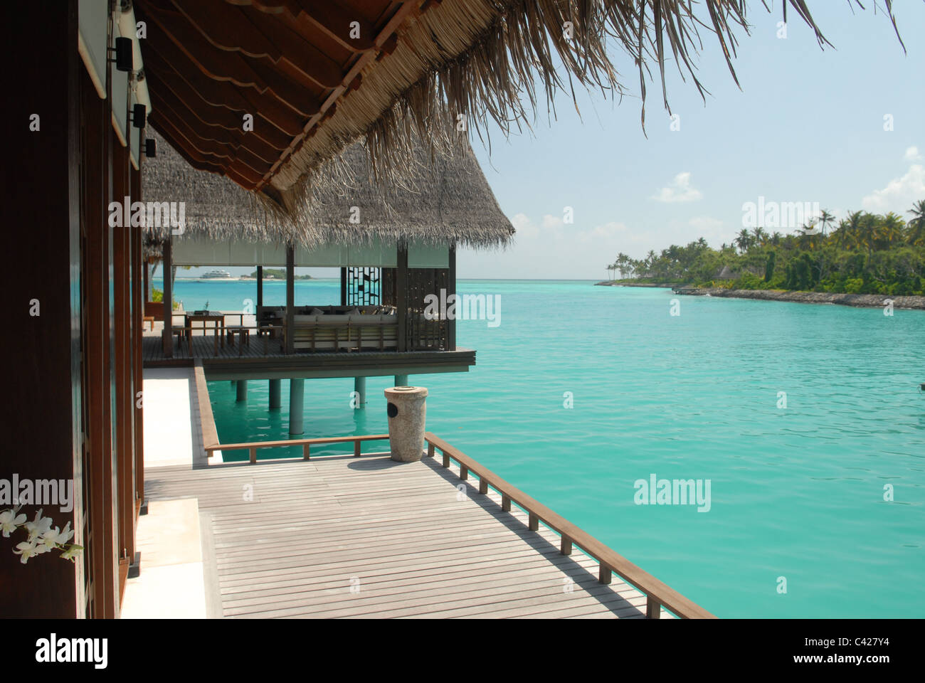 Reethi Rah, Luxus-Resort auf den Malediven, Indischer Ozean, stimmten die Top-Resort der Welt im Jahr 2007 Main Ankunft Steg, Empfang Stockfoto