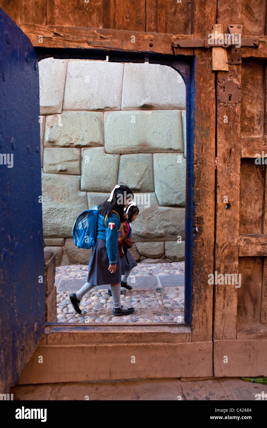 Indische Kinder zur Schule gehen. UNESCO-Weltkulturerbe. Stockfoto