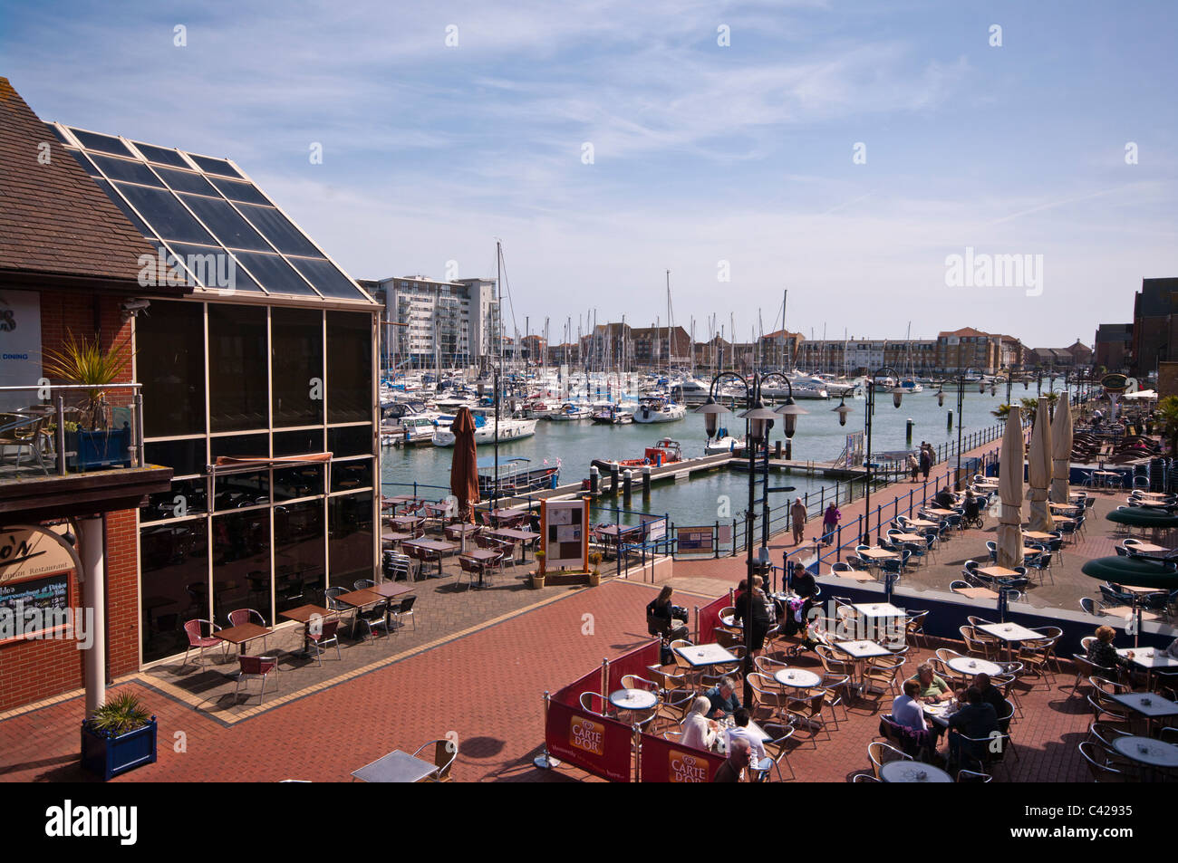 Blick auf das Gewerbegebiet Sovereign Harbour Marina Eastbourne East Sussex England Stockfoto