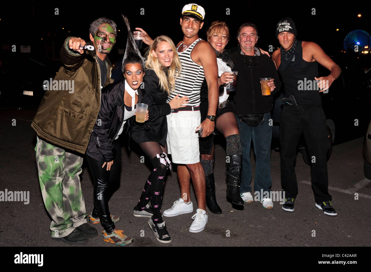 Eine Gruppe der feiernden verkleidet in Santa Cruz de Tenerife Carnaval, Kanarische Inseln, Spanien Stockfoto