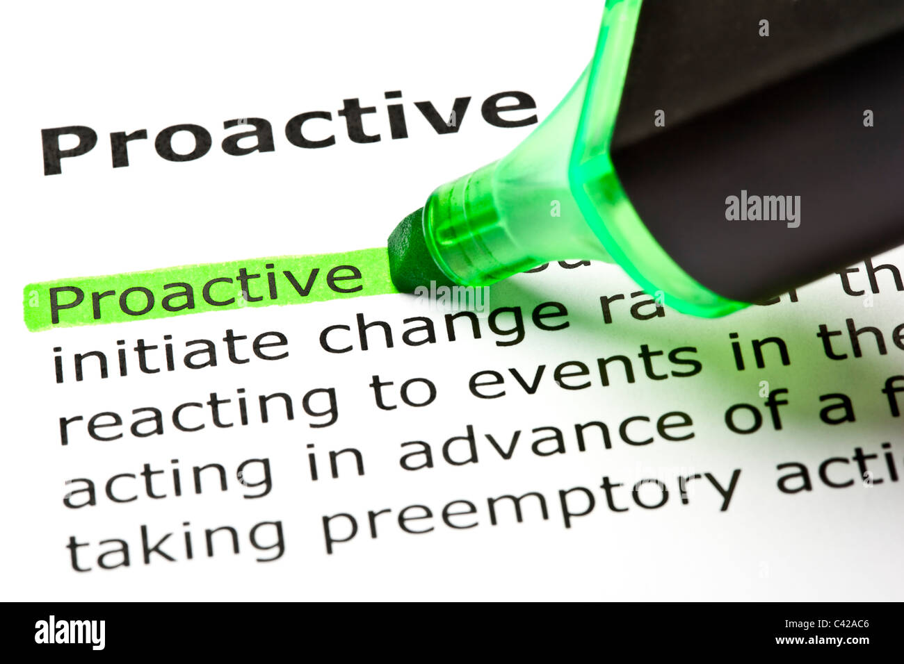 Das Wort "Proaktiv" grün mit Filzstift markiert Stockfoto