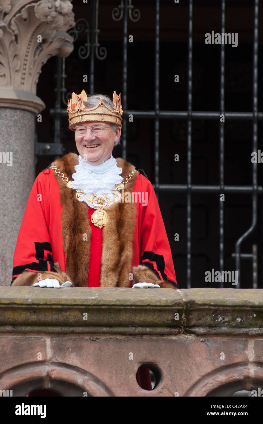 Der Oberbürgermeister von Chester, Stadtrat Neil Ritchie an Str. Georges Tag feiern. Chester. Cheshire. England. Stockfoto
