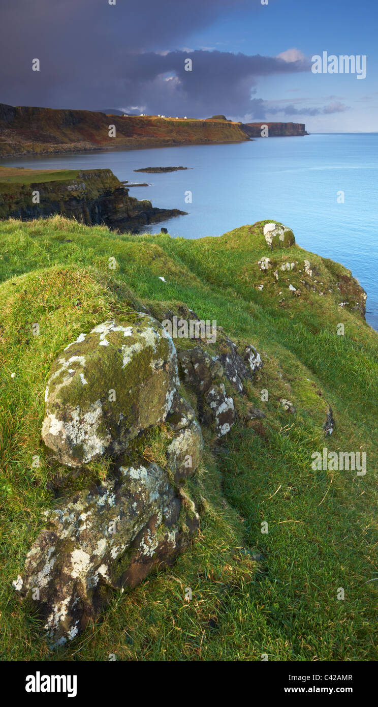 Die Aussicht vom Rubha Nam Braitherean auf der Nordostküste von der Isle Of Skye Stockfoto