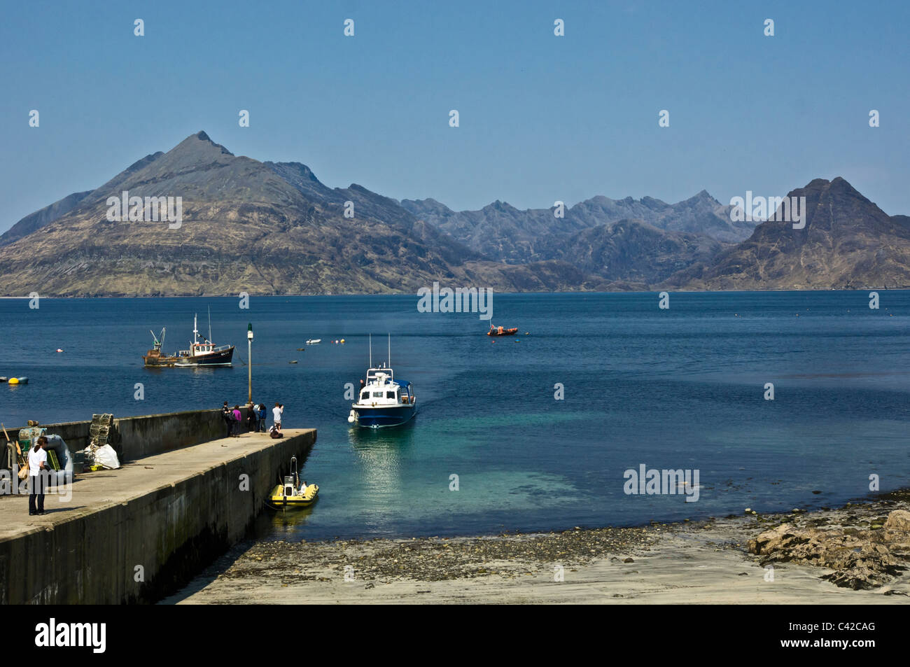 Passagierschiff Bella Jane kommt in Elgol Pier Rückkehr von einer Reise zum Loch Coruisk im Cuillin Hills auf Skye Schottland Stockfoto