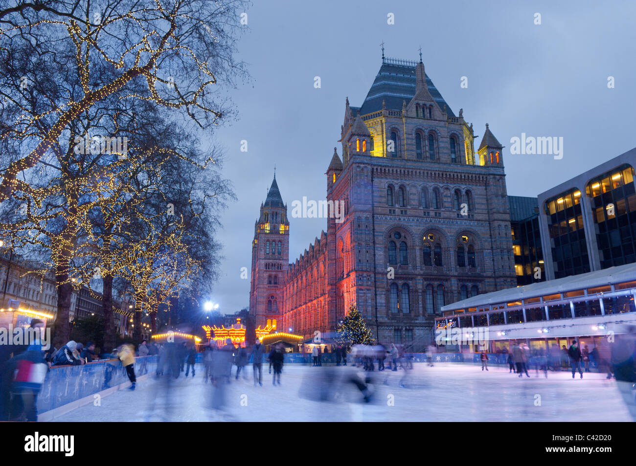 Eislauf Eisbahn, das National History Museum, London, UK... Stockfoto